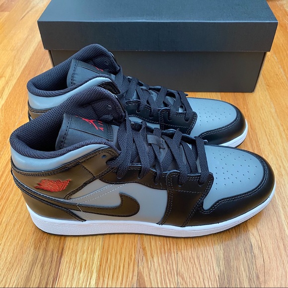 Air Jordan 1 Mid Women’s Sneakers - Picture 4 of 12